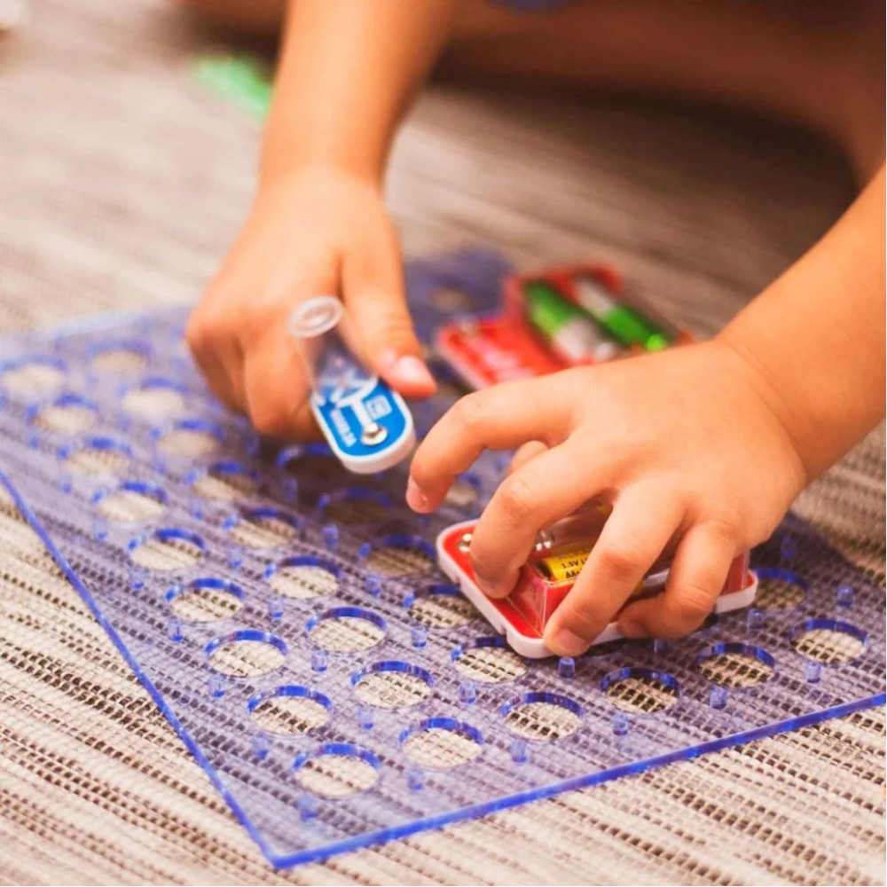 Електронний конструктор "320 СХЕМ" DOKA D70707 звук та світло