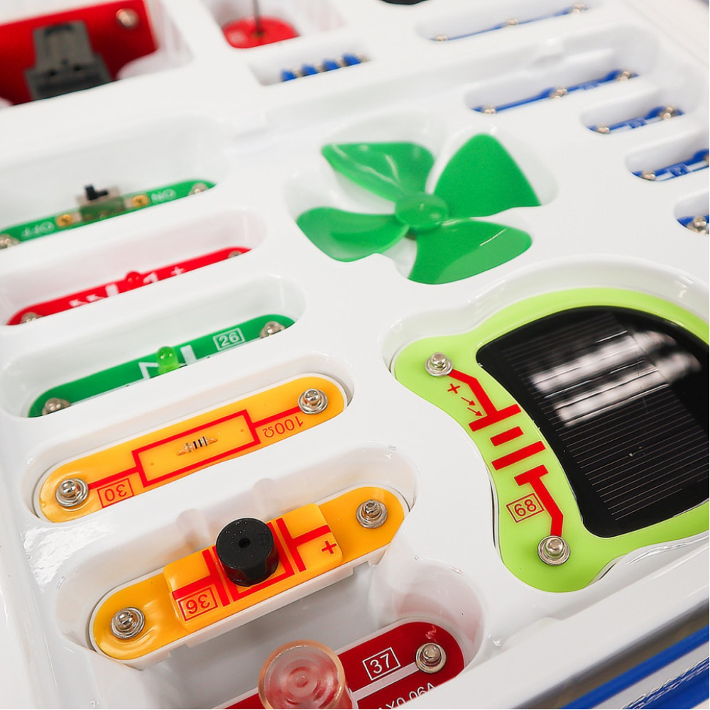 Электронный конструктор "Альтернативная энергия" DOKA D70711, 50 схем