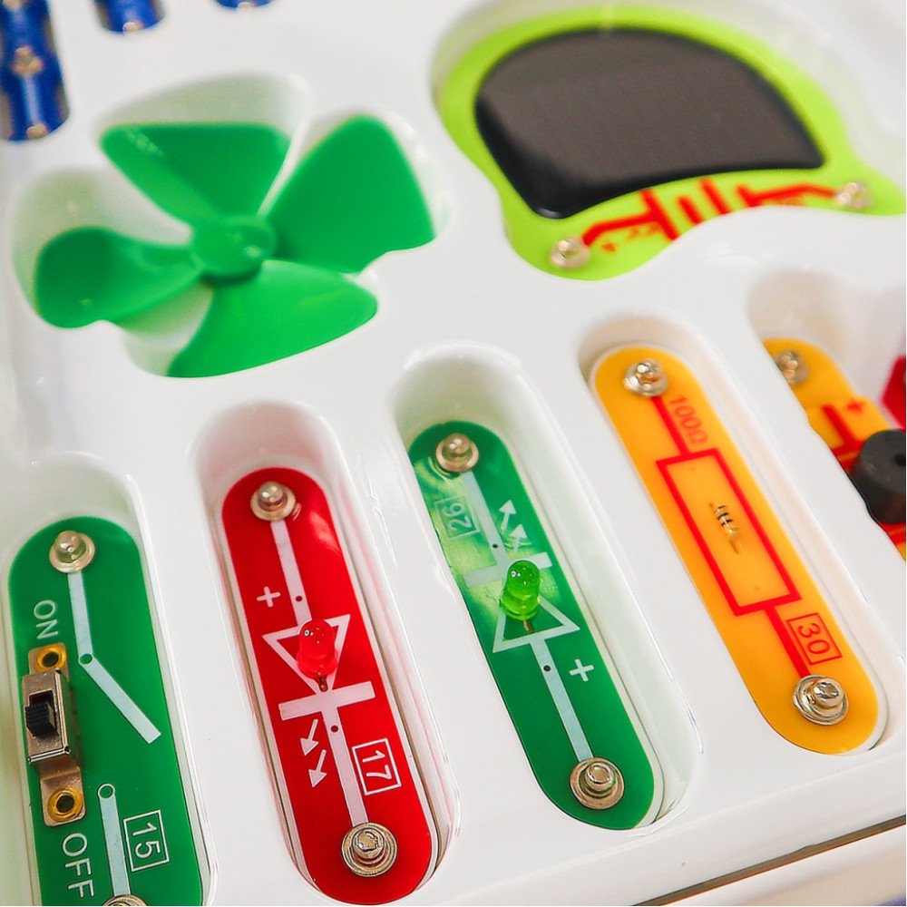 Электронный конструктор "Альтернативная энергия" DOKA D70711, 50 схем