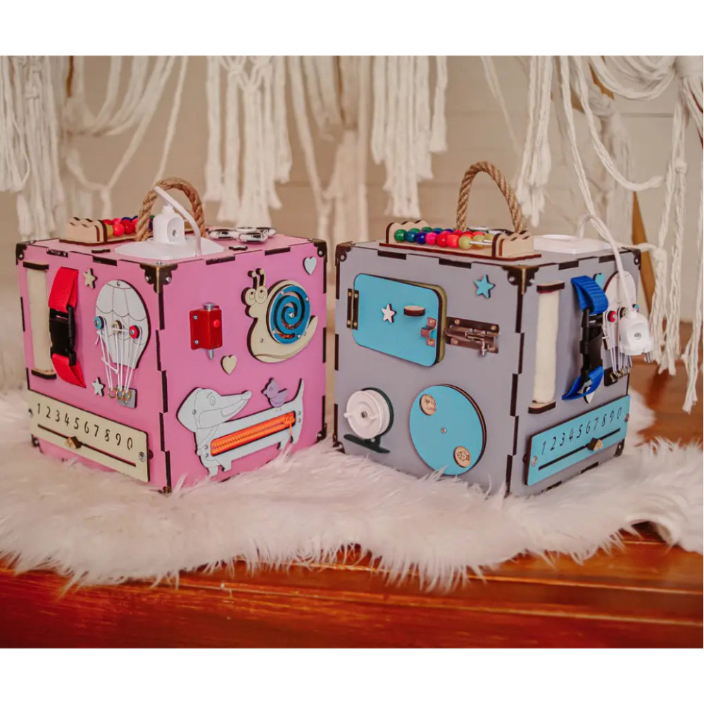 Развивающая игрушка Бизикуб Temple Group TG200162 23х23х23 см Розовый