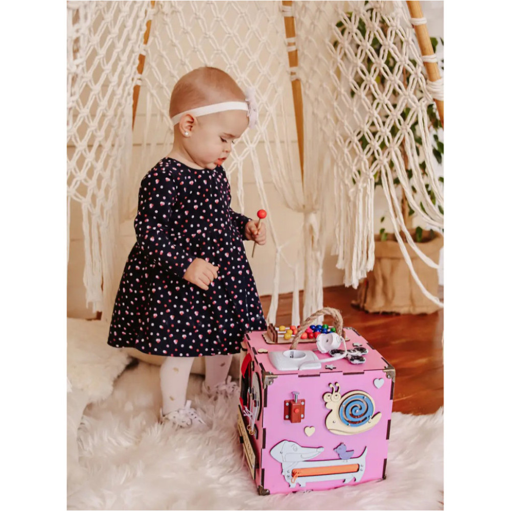 Развивающая игрушка Бизикуб Temple Group TG200162 23х23х23 см Розовый