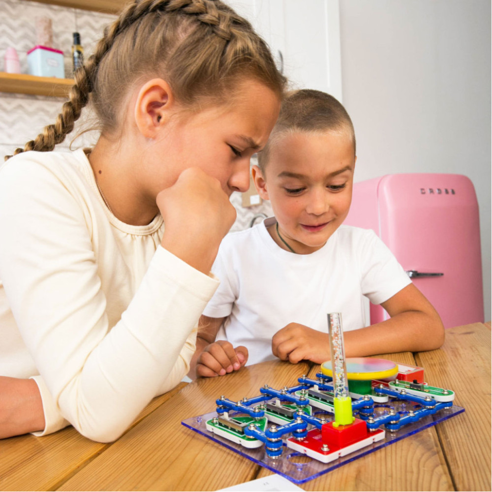 Електронний конструктор Знавець "Світло та колір" ZNATOK 70799, 24 схеми